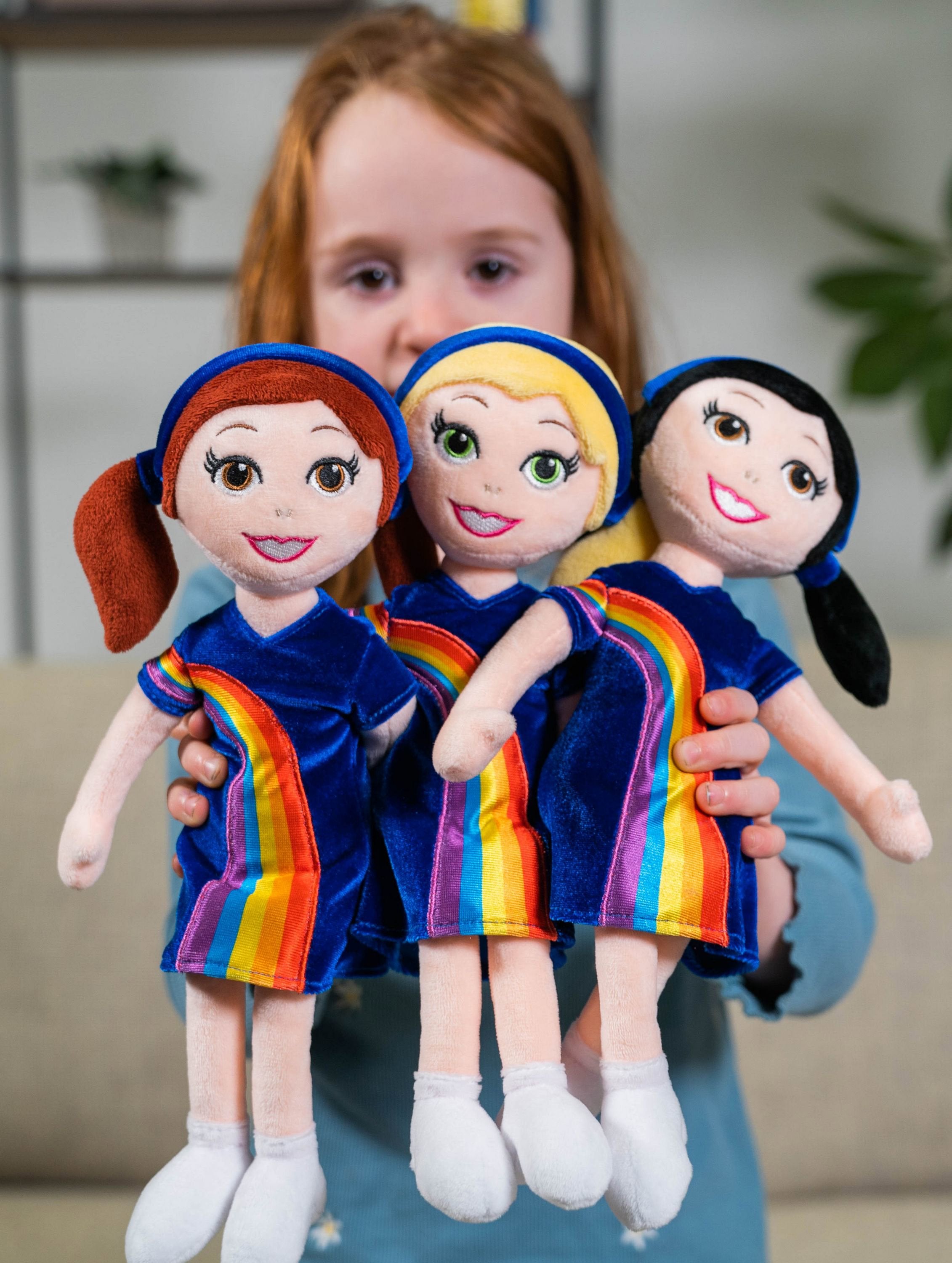 K3 Knuffelpop "Hanne Regenboogjurkje" – 30 cm